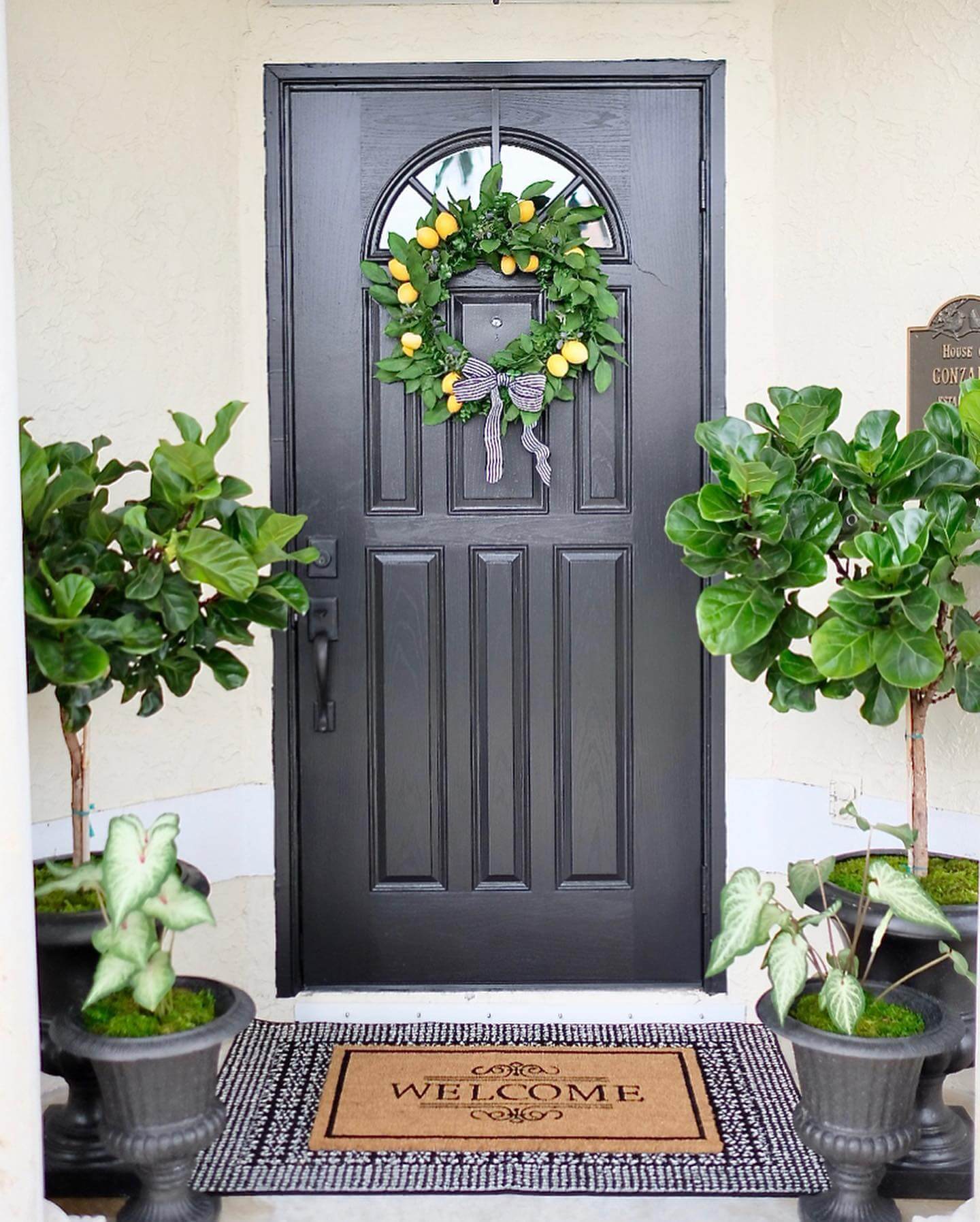 10 Enchanting Front Porch Decor Ideas That Will Transform Your Outdoor Space 29