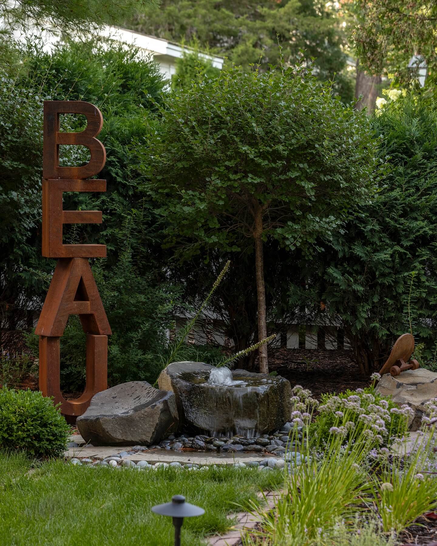 Unique Memorial Garden Ideas to Create a Serene Tribute 3