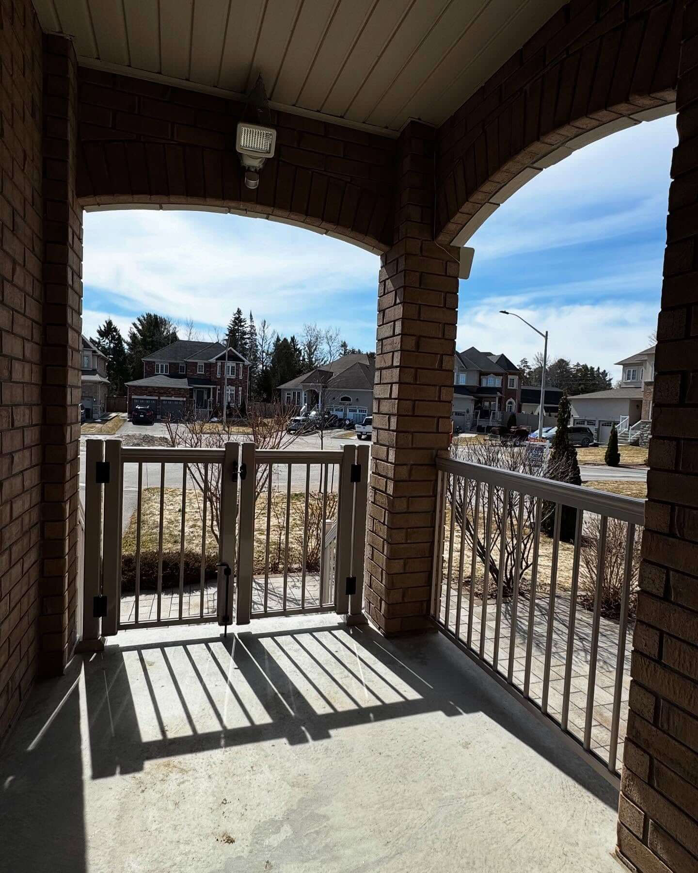 10 Stunning Porch Railing Ideas to Elevate Your Outdoor Space 3