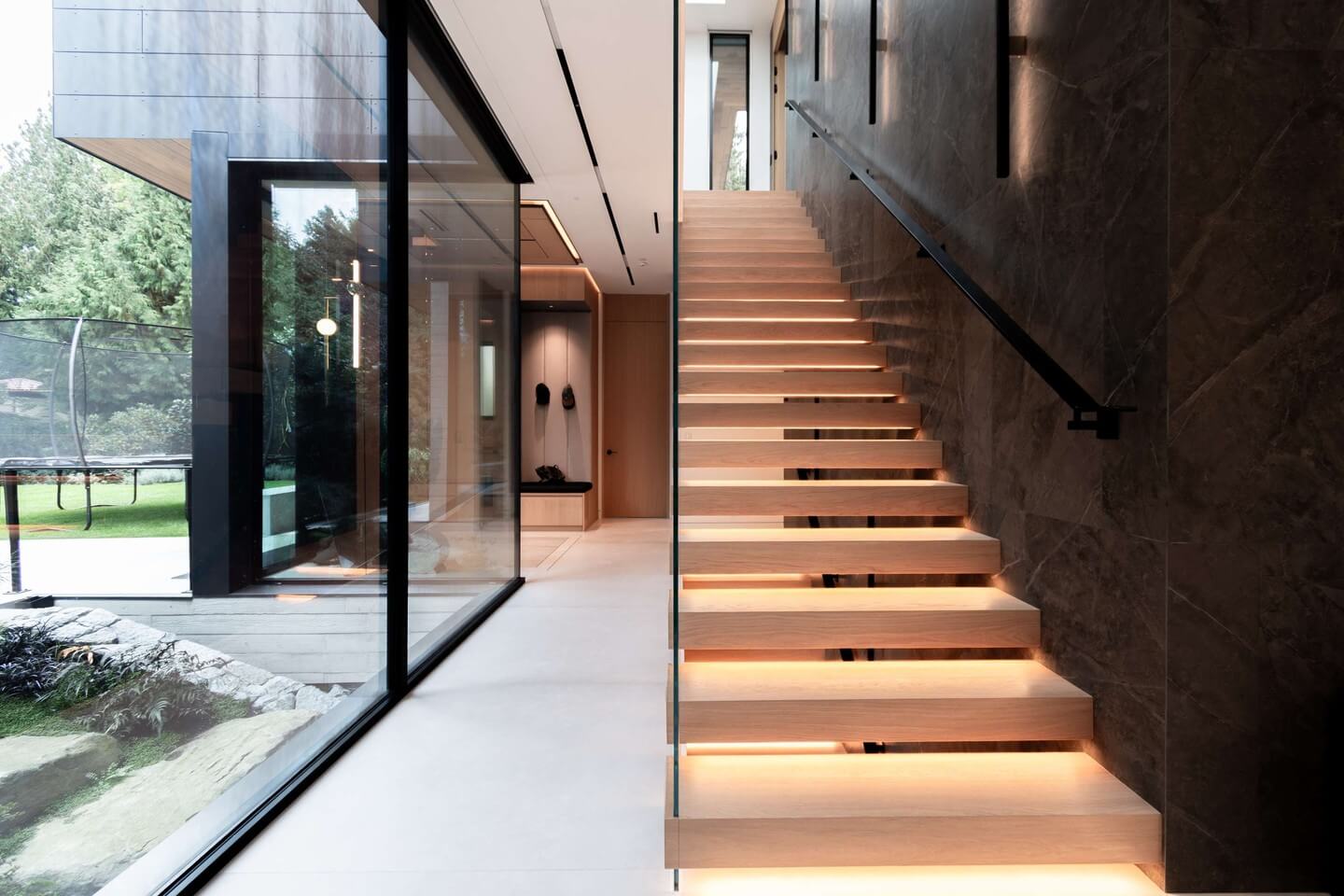 Luxury Entryway Ideas to Elevate Your Home's First Impression 3