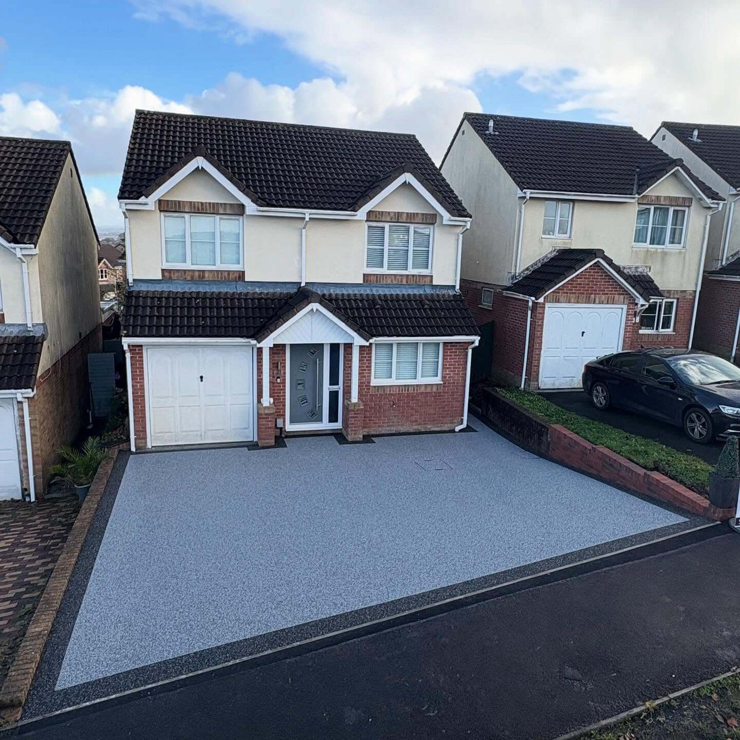 Transform Your Curb Appeal: Inexpensive Driveway Edging Ideas That Make a Big Impact 3