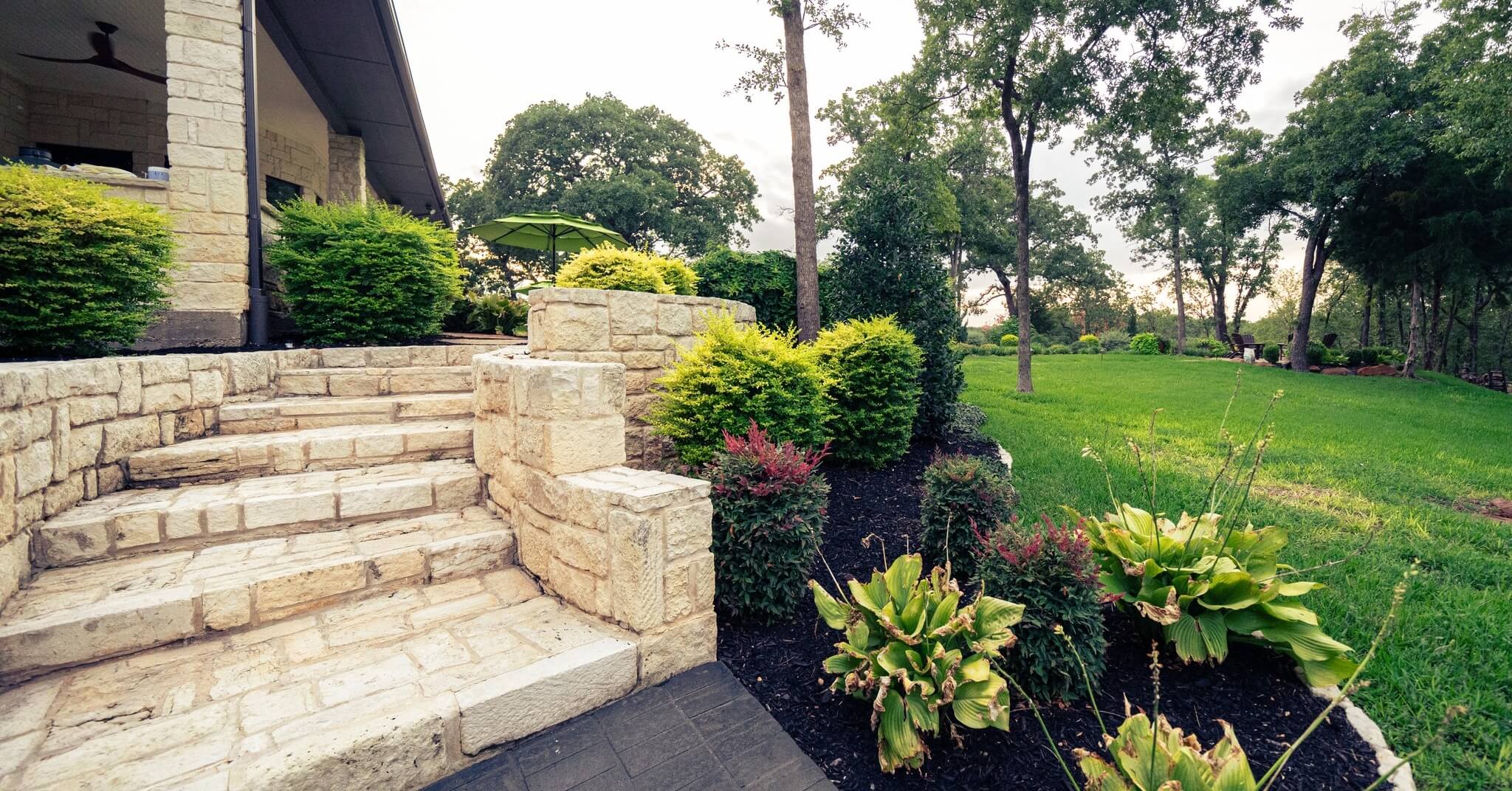 Blooms and Curb Appeal: Transform Your Home with These Front of House Flower Bed Ideas 3