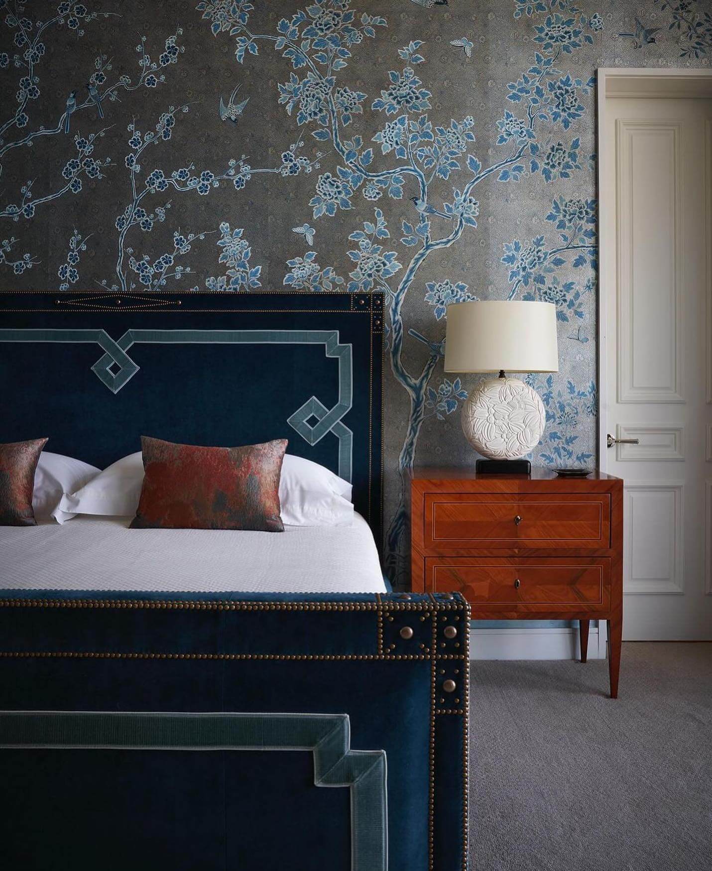 Transform Your Space: Inspiring Dark Blue Bedroom Ideas to Elevate Your Sanctuary 3