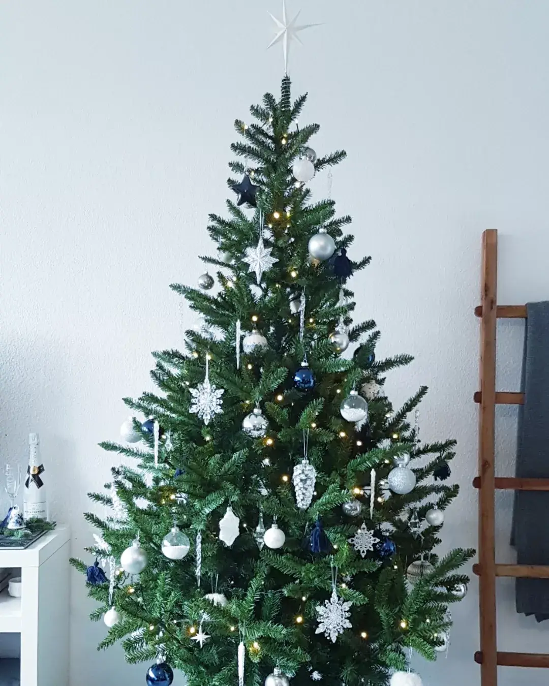 Cozy Up Your Home: 10 Captivating Farmhouse Winter Decor Ideas 3