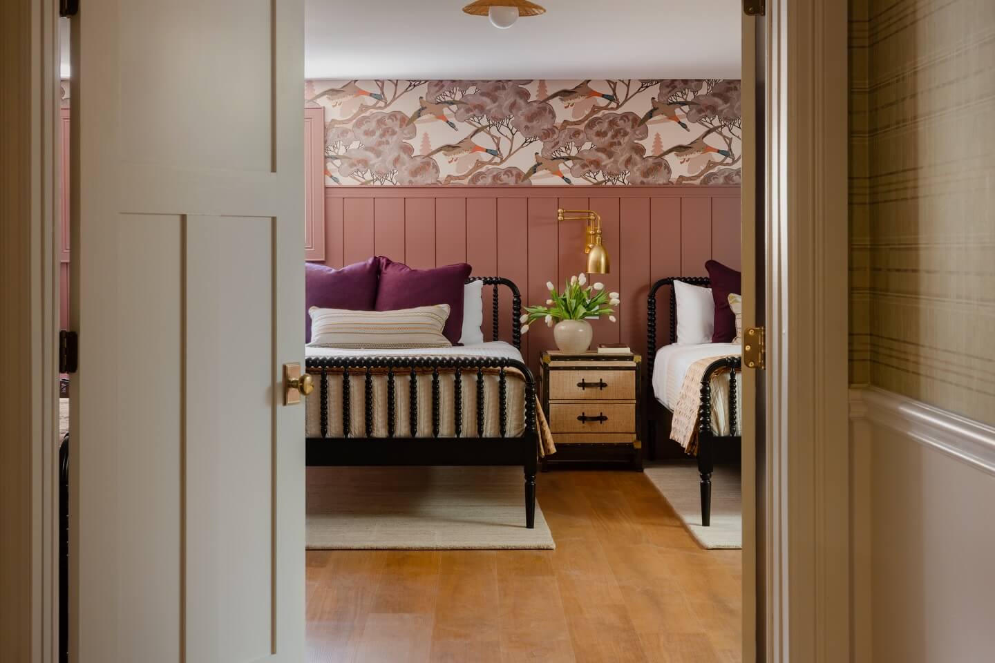 Transform Your Space: 10 Stunning Mauve Bedroom Ideas for a Serene Sanctuary 3