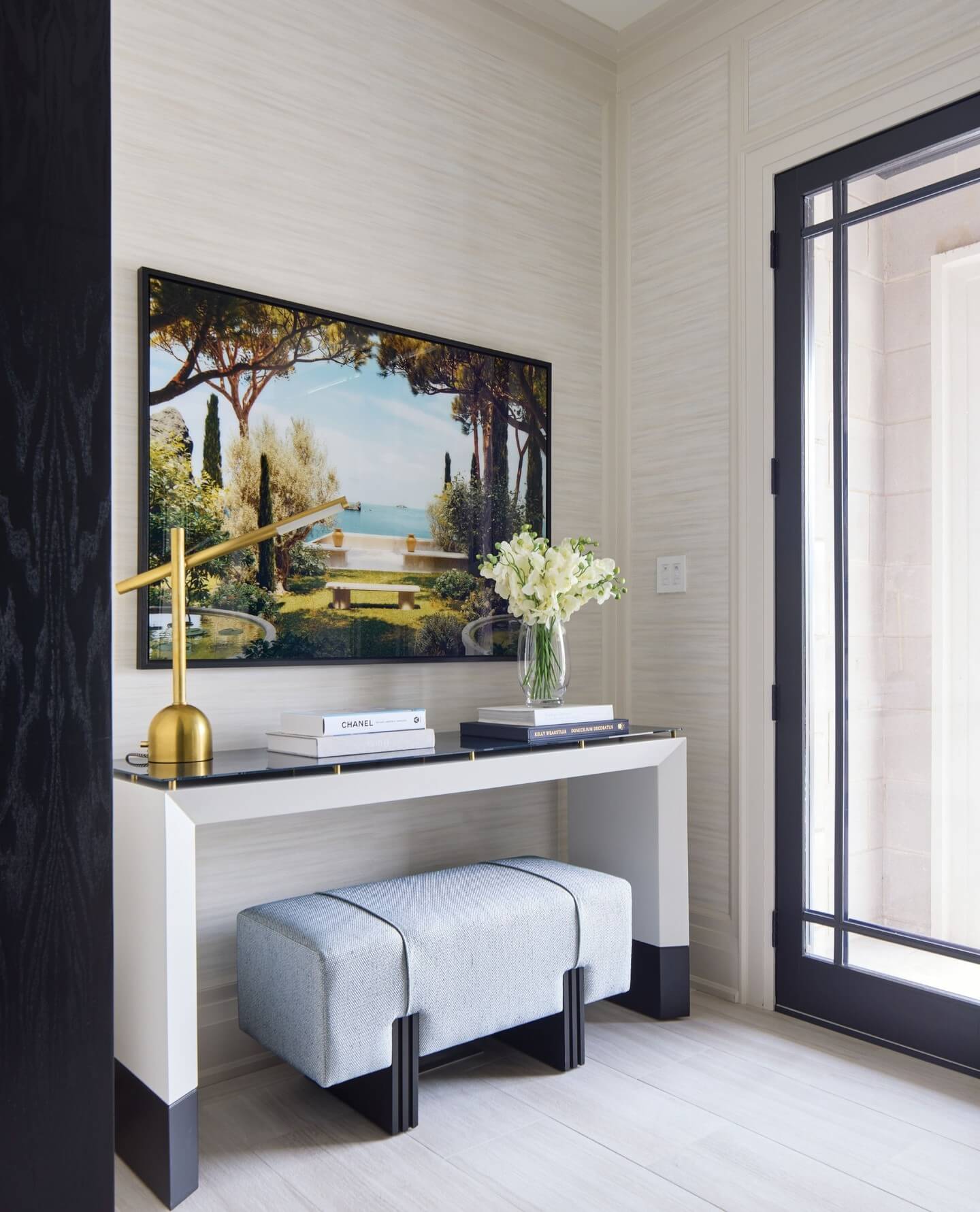 Transform Your Home's First Impression: 10 Stunning Entryway Accent Wall Ideas 3