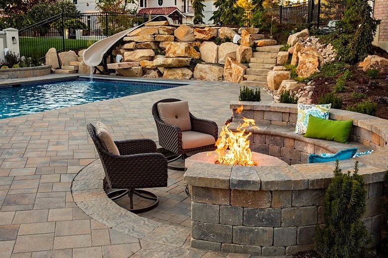 Backyard Fire Pit Ideas to Transform Your Outdoor Space 4