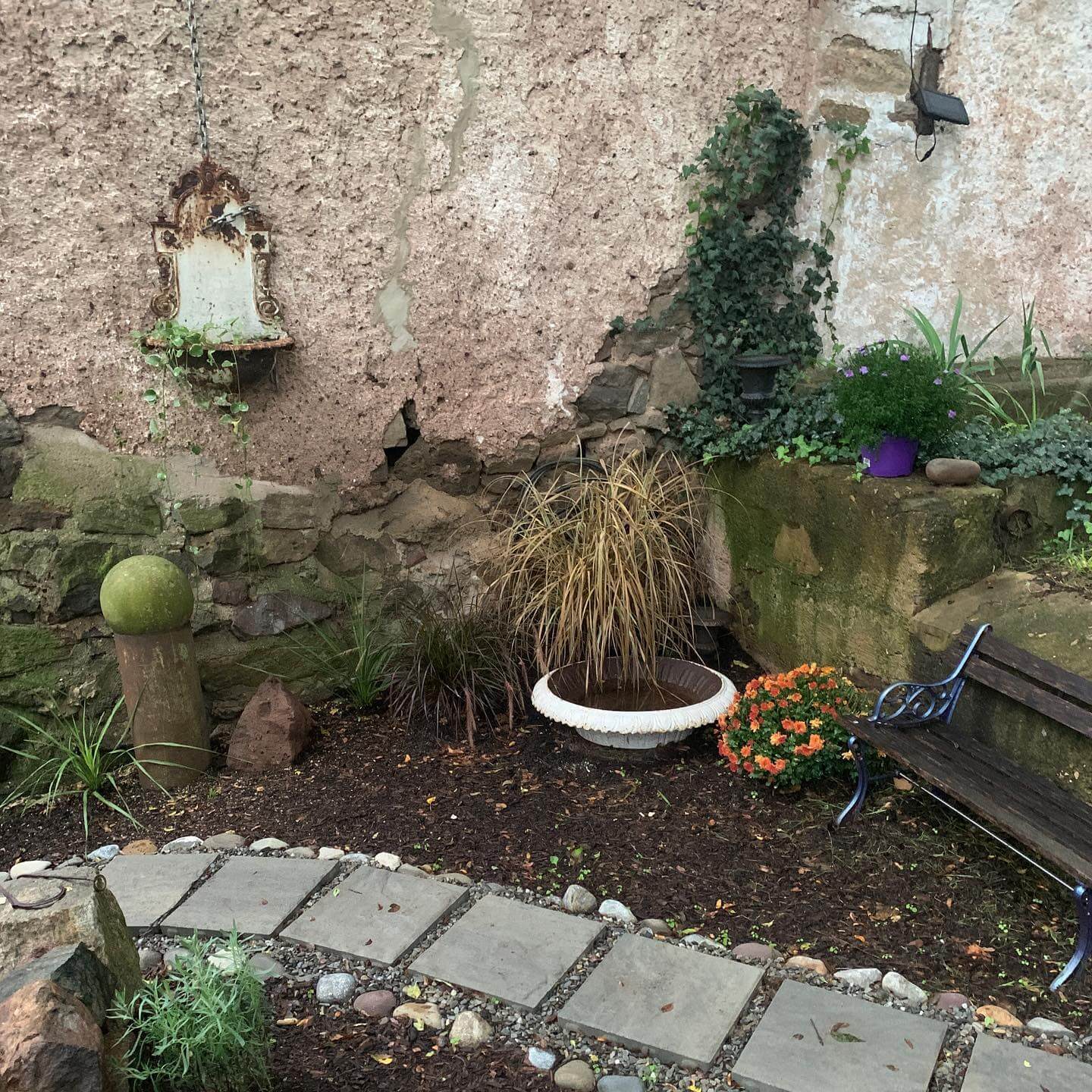 Unique Memorial Garden Ideas to Create a Serene Tribute 4