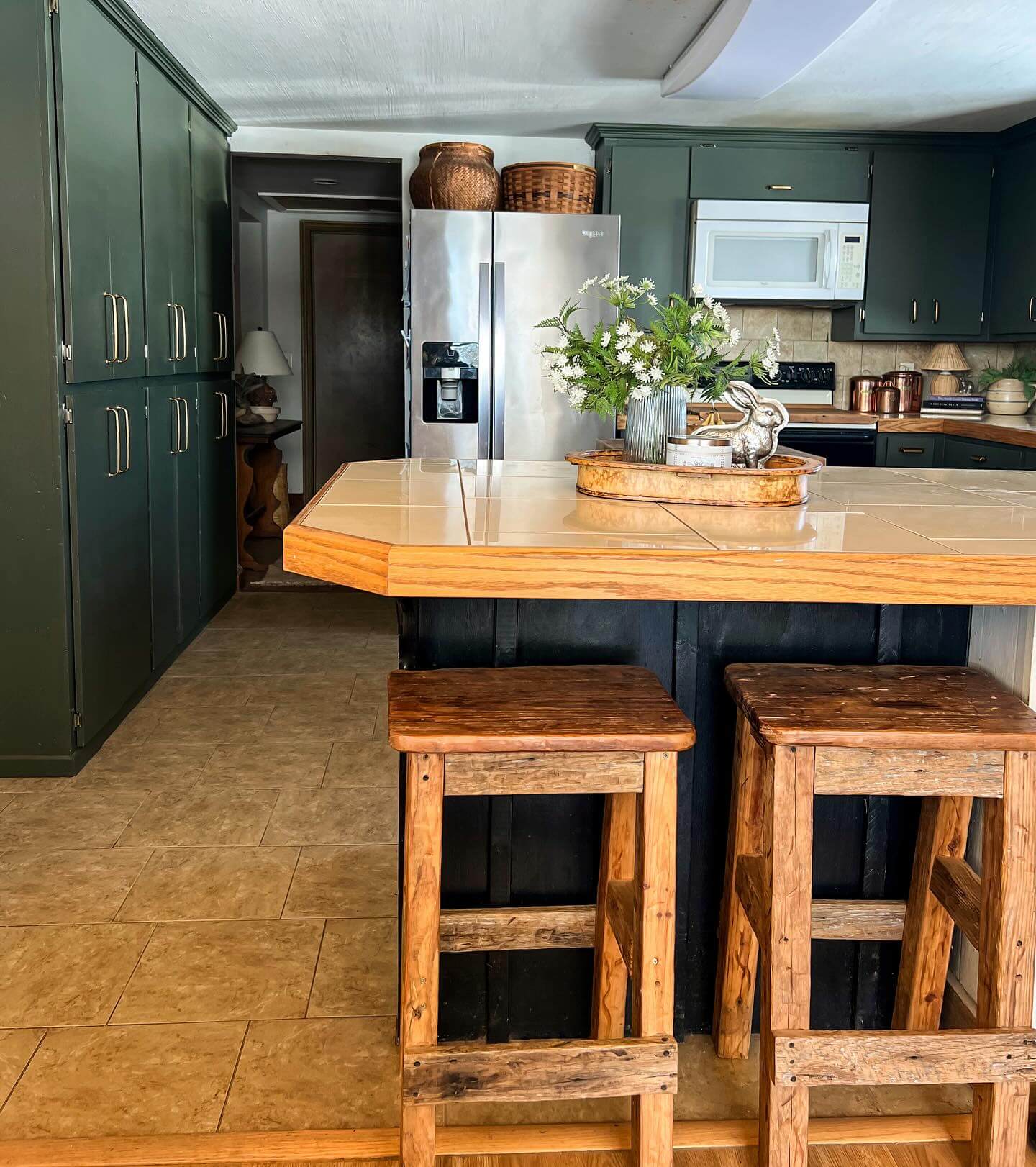 10 Captivating Moody Kitchen Ideas to Transform Your Cooking Space 4