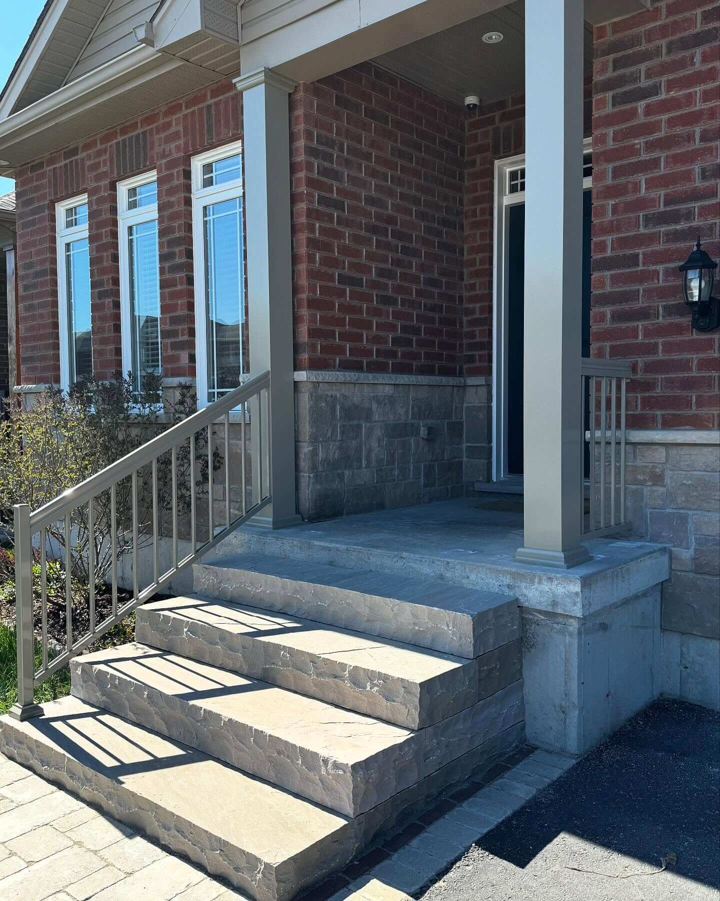 10 Stunning Porch Railing Ideas to Elevate Your Outdoor Space 4