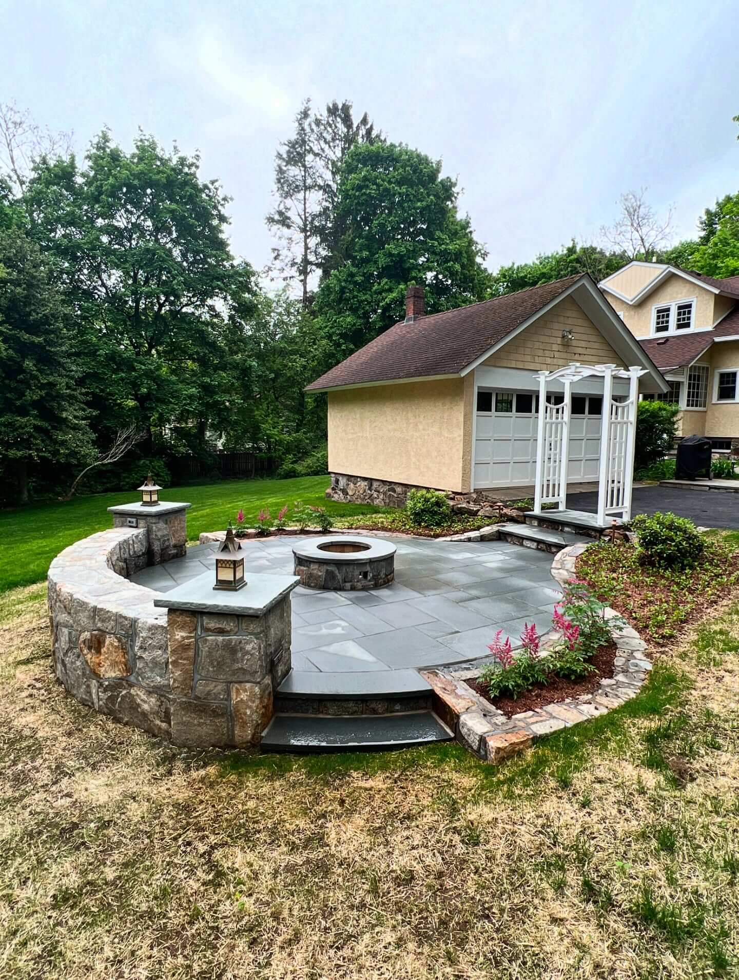 Stunning Stone Fire Pit Ideas for a Cozy Outdoor Retreat 4