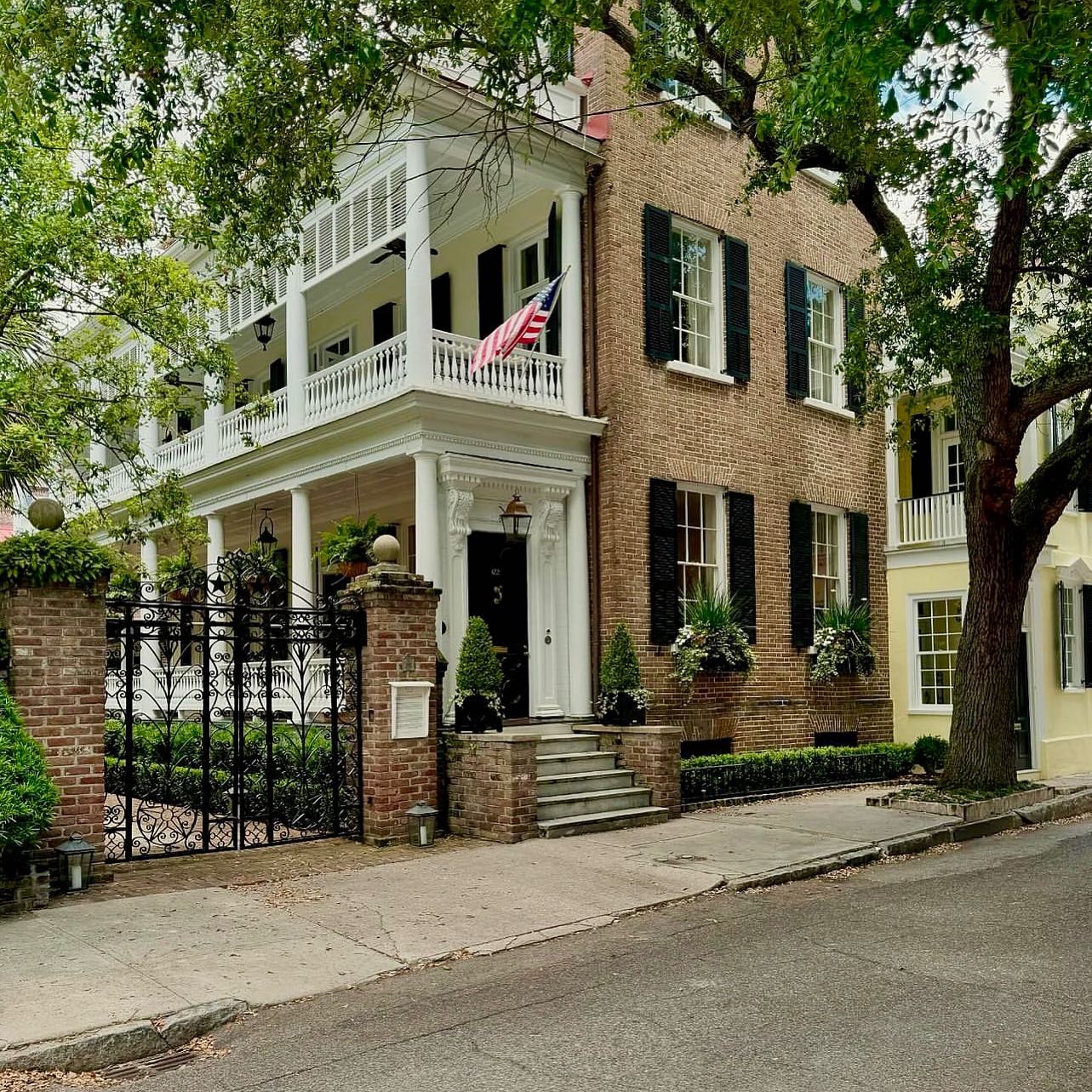 15 Stunning Double Wide Front Porch Ideas to Transform Your Home 4