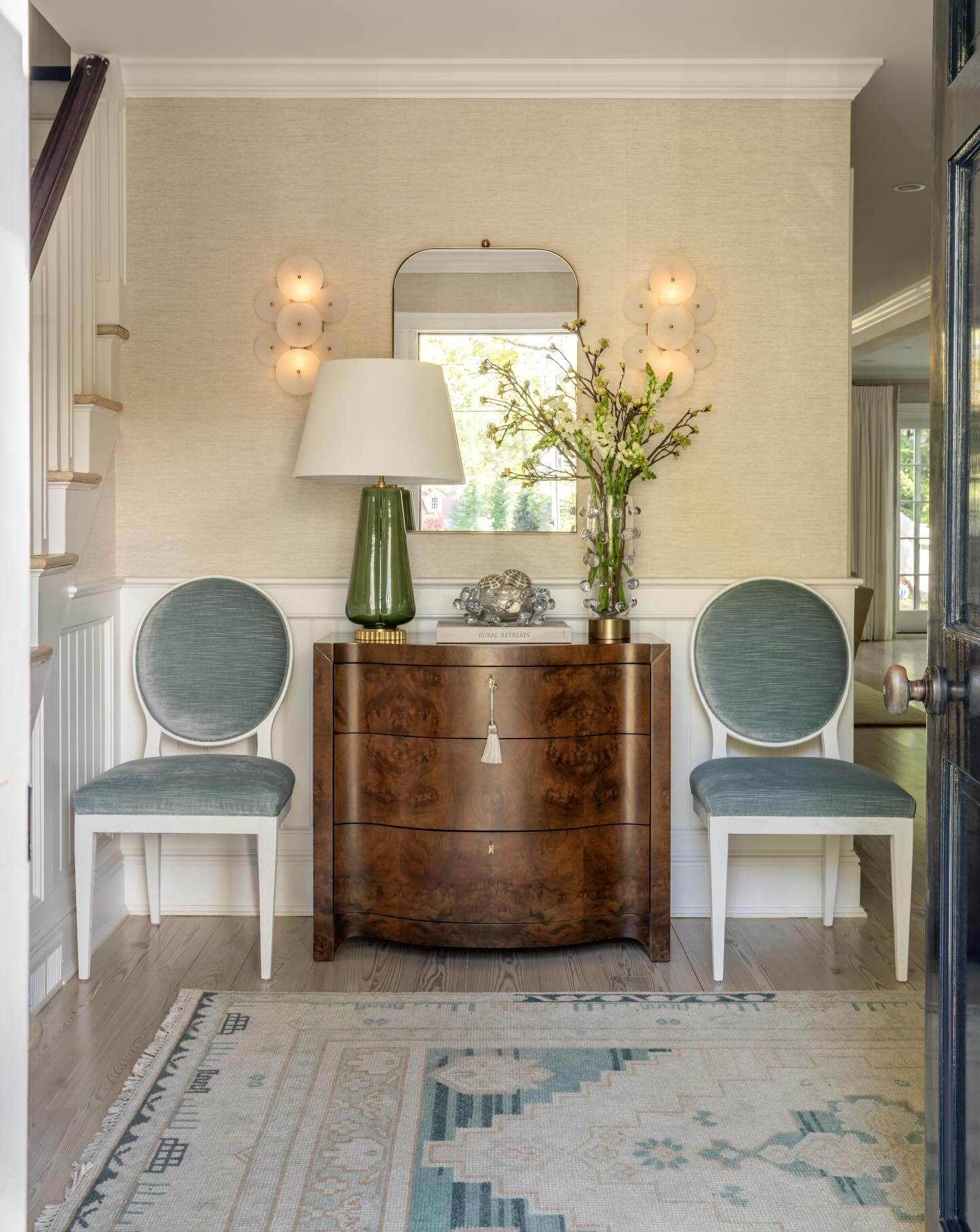Transform Your Entryway: Inspiring Foyer Decor Ideas to Impress Every Guest 4