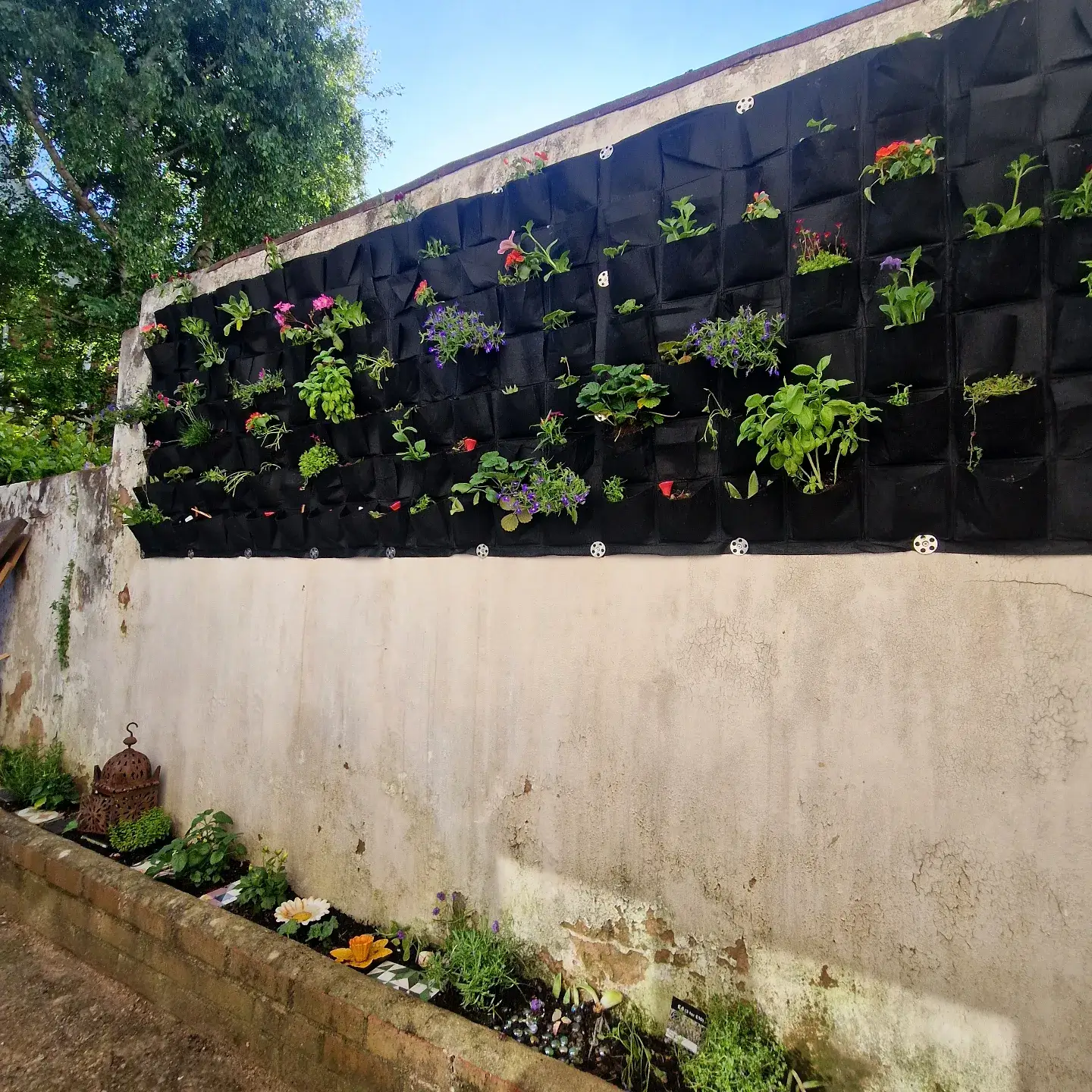 Transform Your Garden with These Creative Vertical Pocket Planter Ideas 4