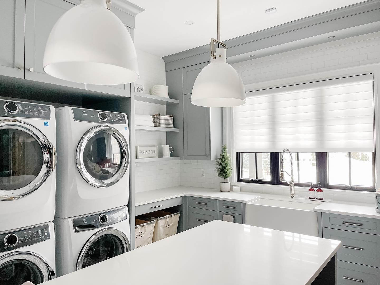 Brighten Up Your Space: Stunning Laundry Room Lighting Decor Ideas 4