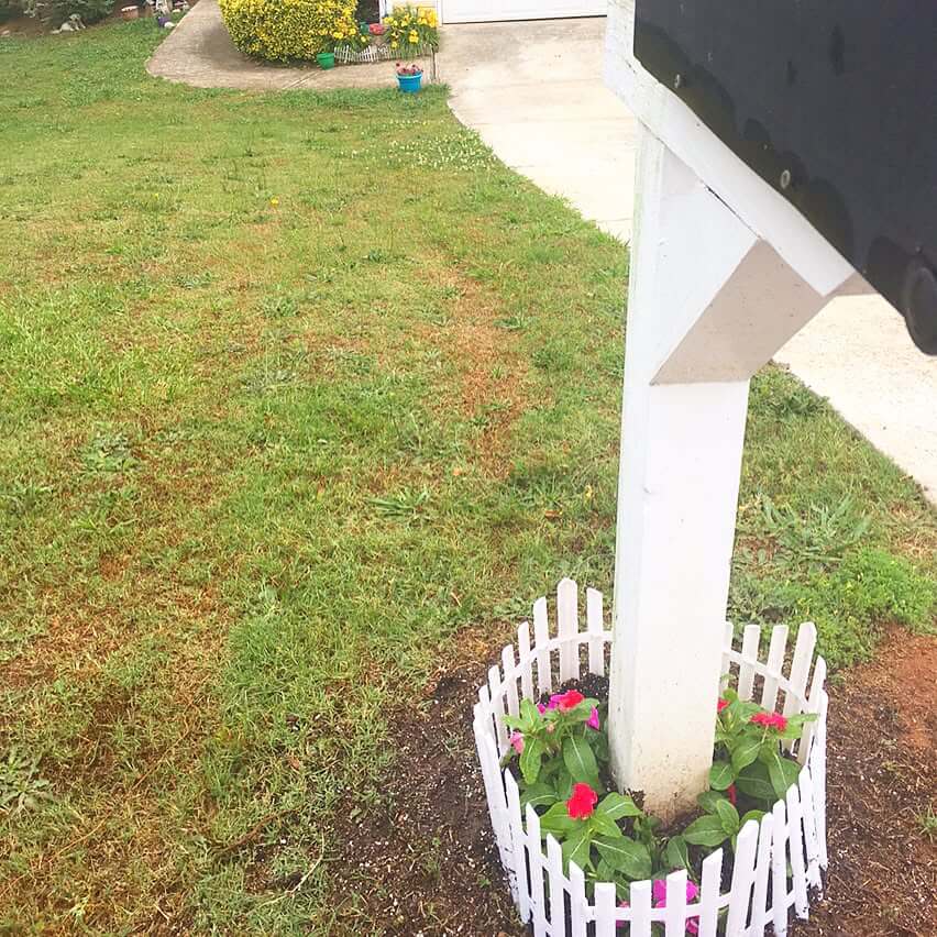 Transform Your Outdoor Space with Stunning Mailbox Flower Bed Ideas 4