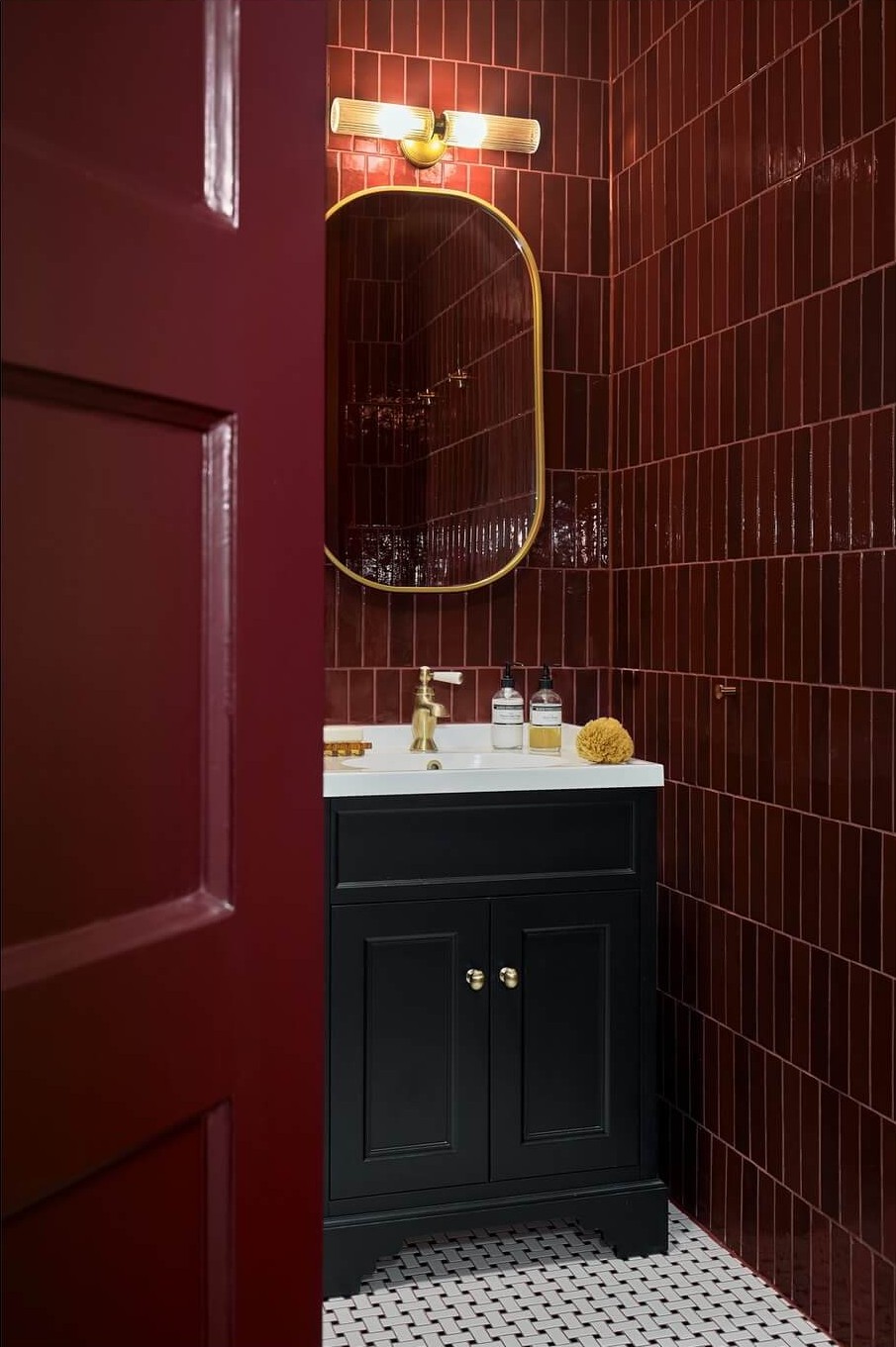 Transform Your Space: Brilliant Red and Black Bathroom Design Ideas You Need to See 5