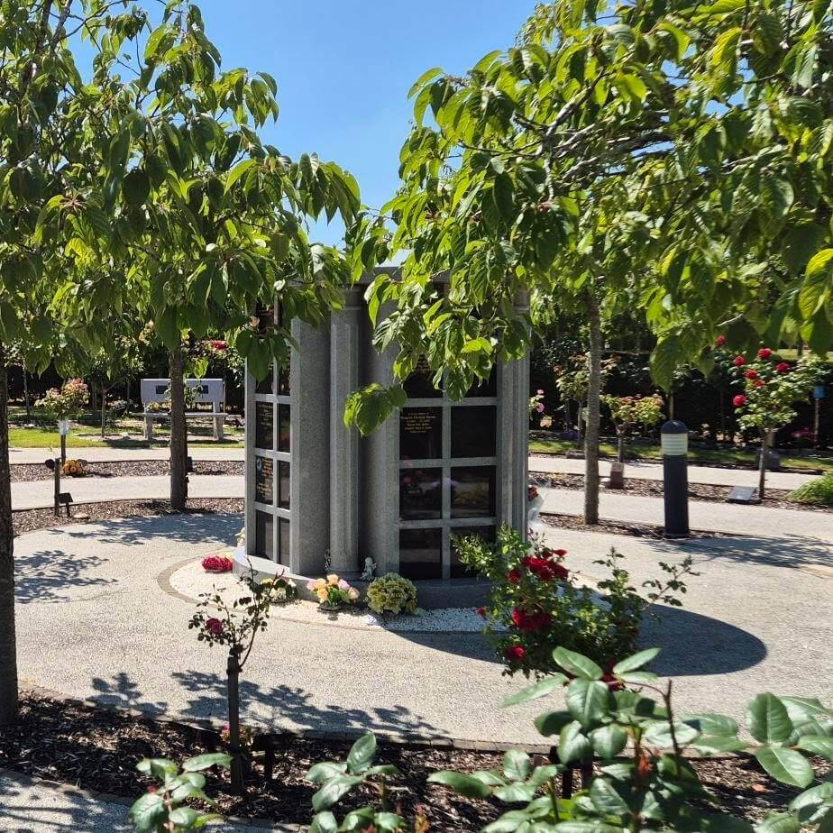 Unique Memorial Garden Ideas to Create a Serene Tribute 5