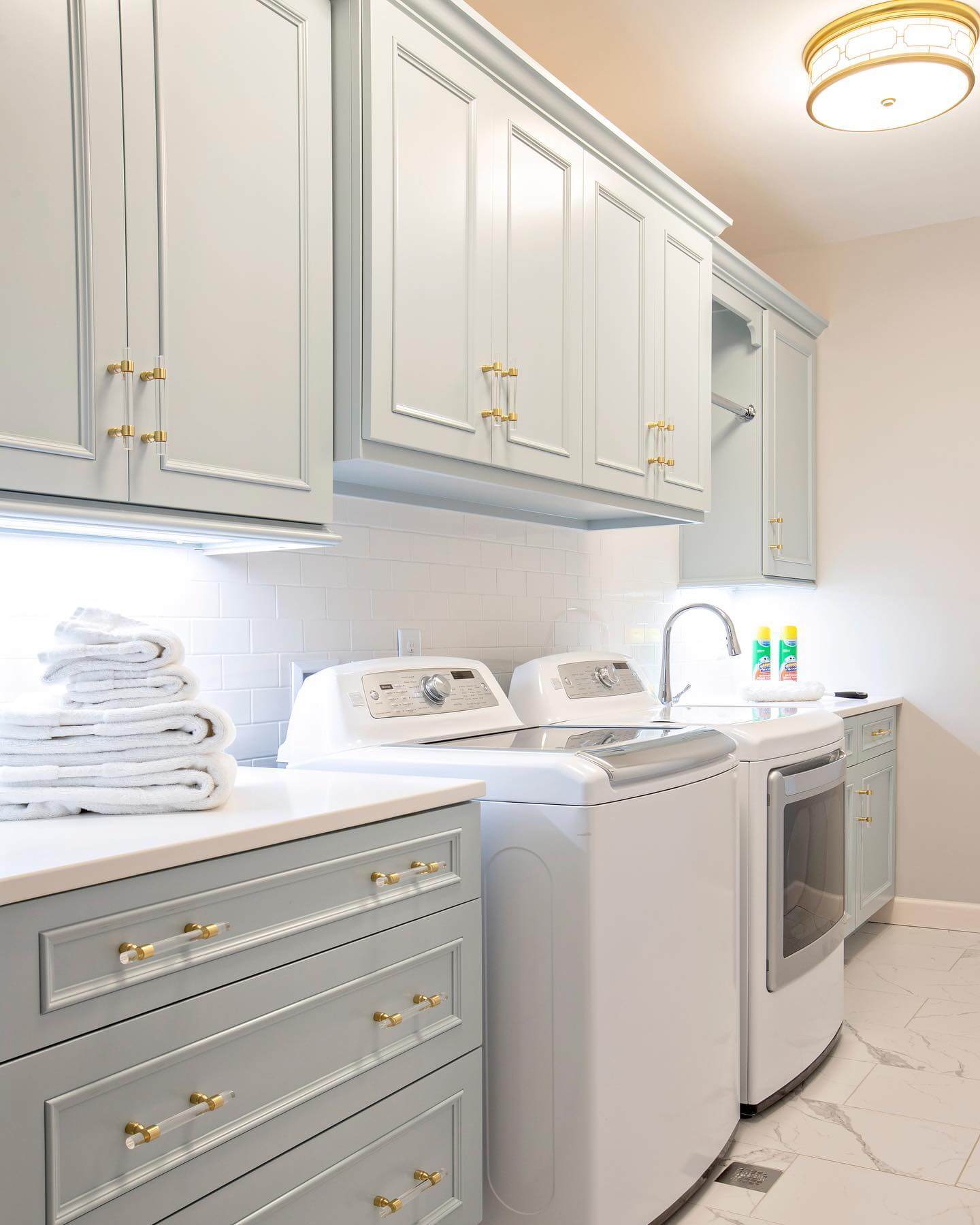 Brighten Up Your Space: Stunning Laundry Room Lighting Decor Ideas 5