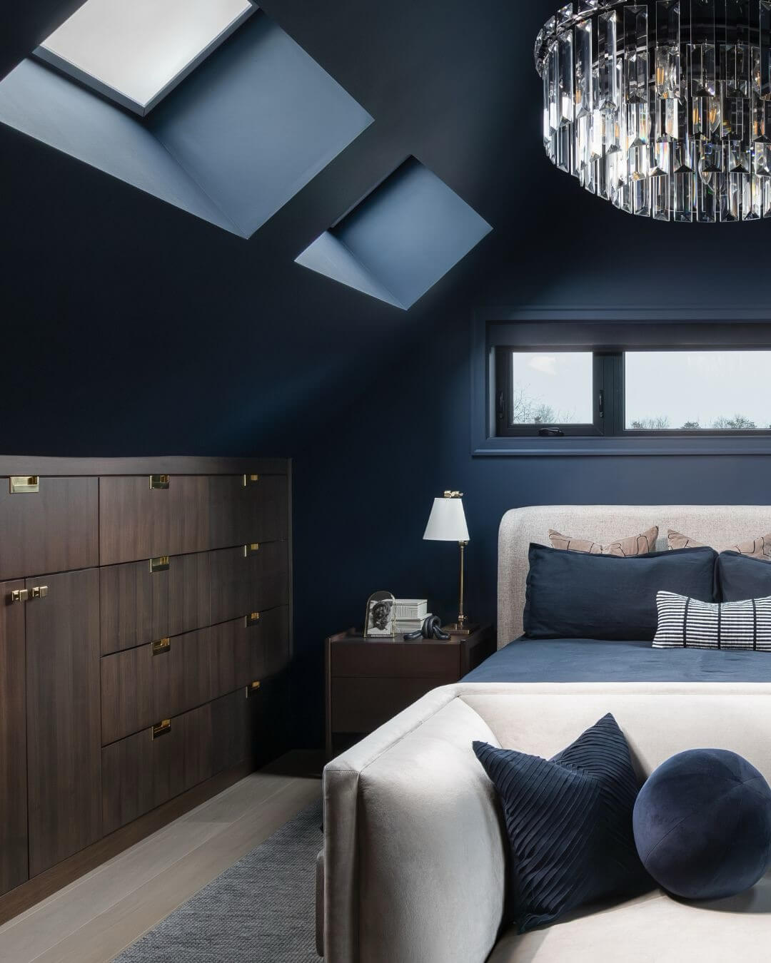 Transform Your Space: Captivating Dark Wood Bedroom Ideas for a Cozy Retreat 5