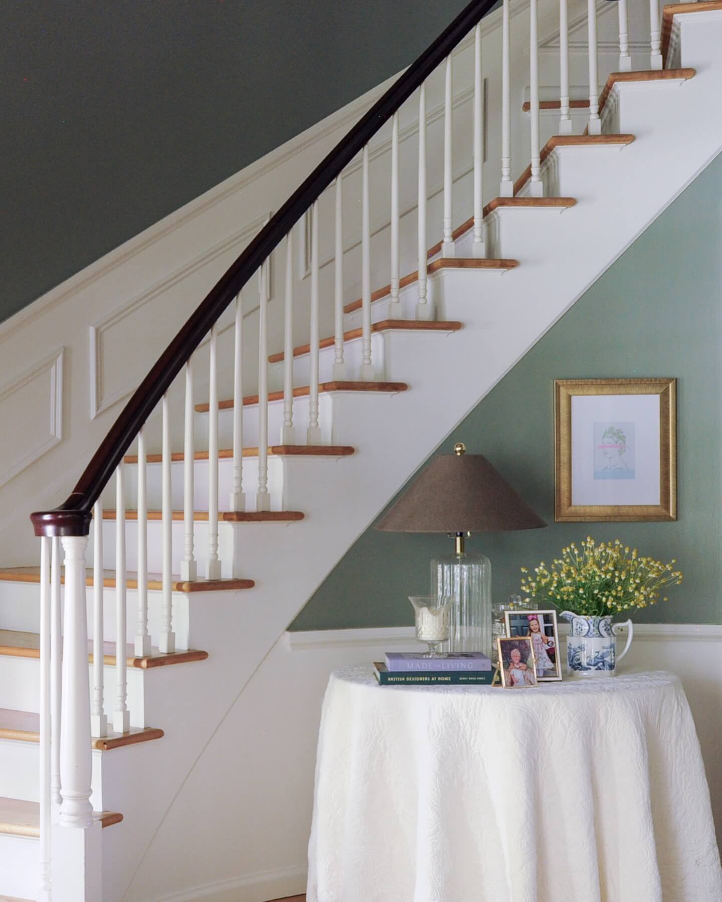 10 Stunning Foyer Paint Color Ideas to Transform Your Home's Entrance 6