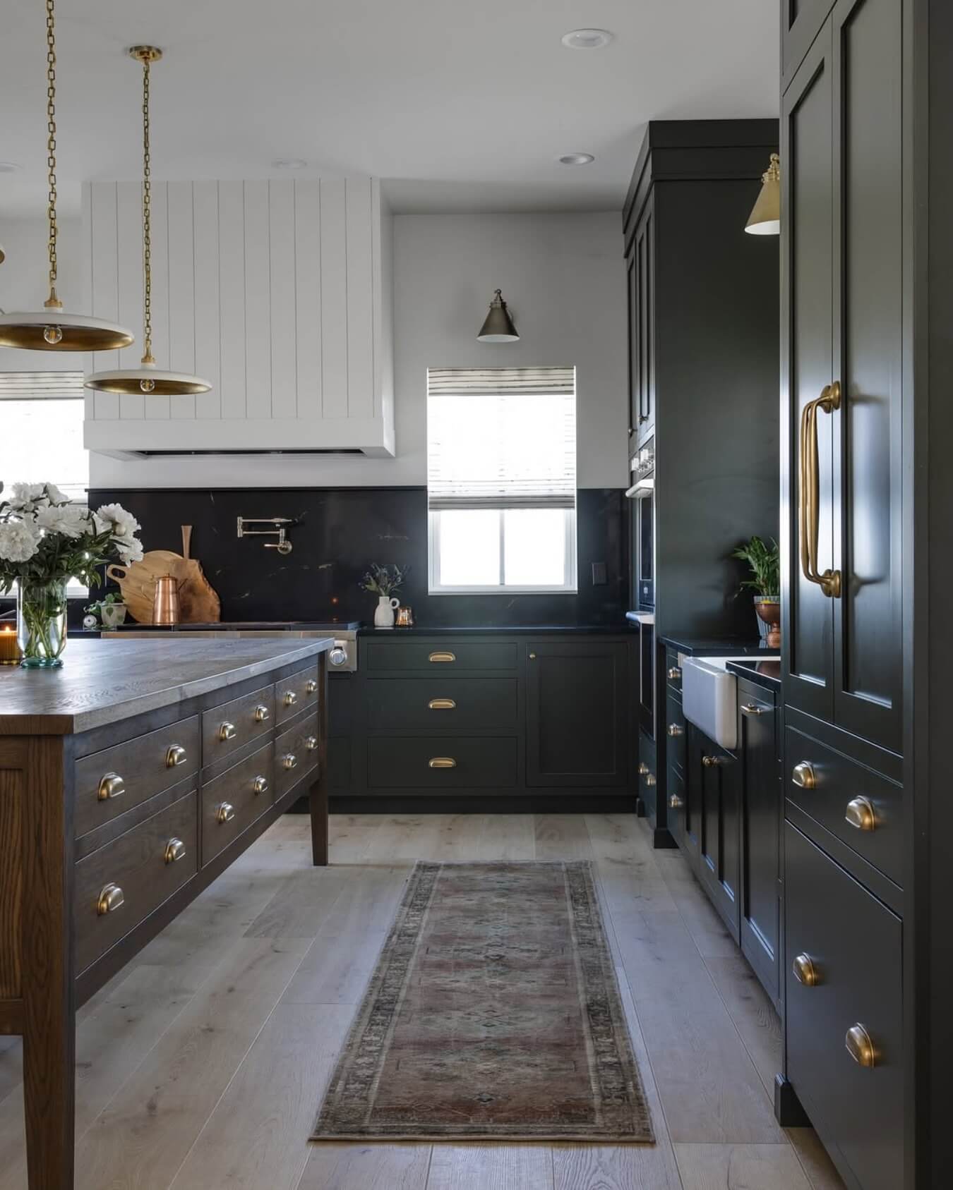 10 Captivating Moody Kitchen Ideas to Transform Your Cooking Space 6
