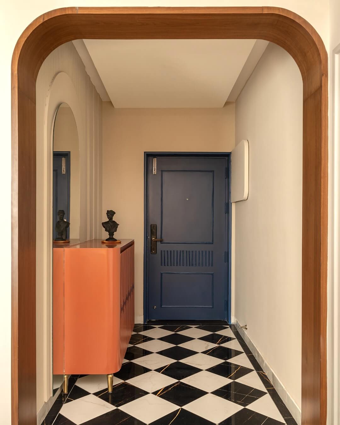 Transform Your Home's First Impression: 10 Stunning Entryway Accent Wall Ideas 6