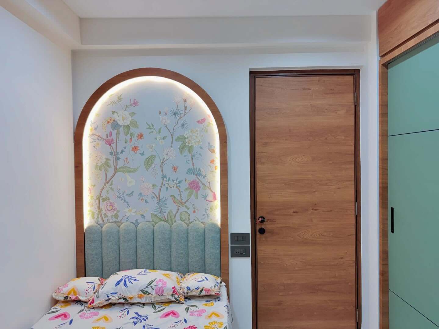 Brilliant Small Bedroom Ideas That Maximize Space and Style 6