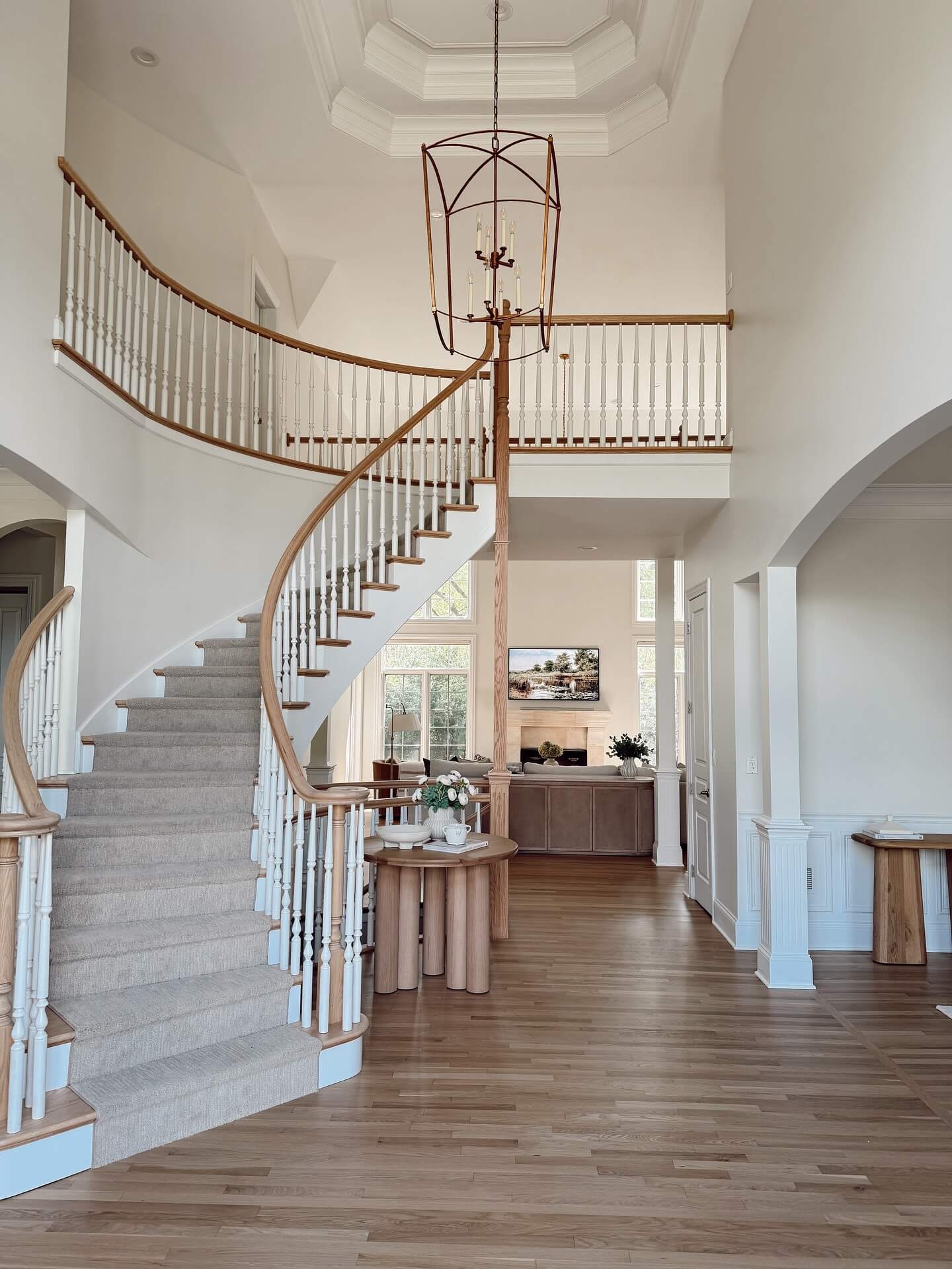 10 Stunning Foyer Paint Color Ideas to Transform Your Home's Entrance 7