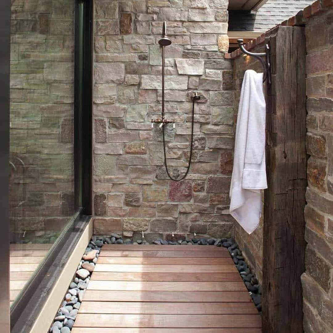 Transform Your Backyard Bliss: Creative Outdoor Shower Ideas 6