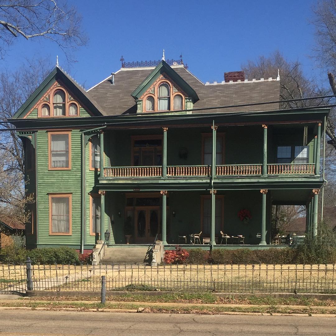 15 Stunning Double Wide Front Porch Ideas to Transform Your Home 7