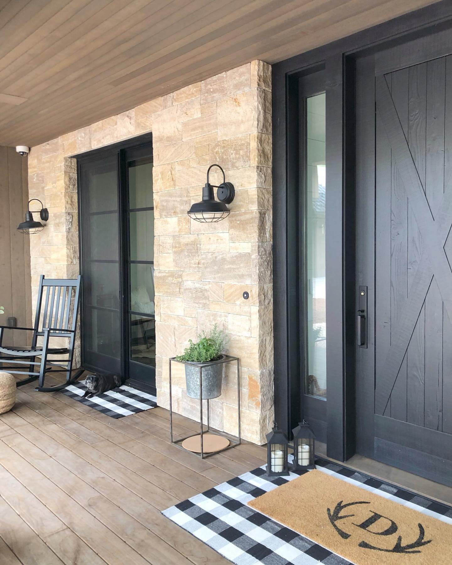 10 Enchanting Front Porch Decor Ideas That Will Transform Your Outdoor Space 7