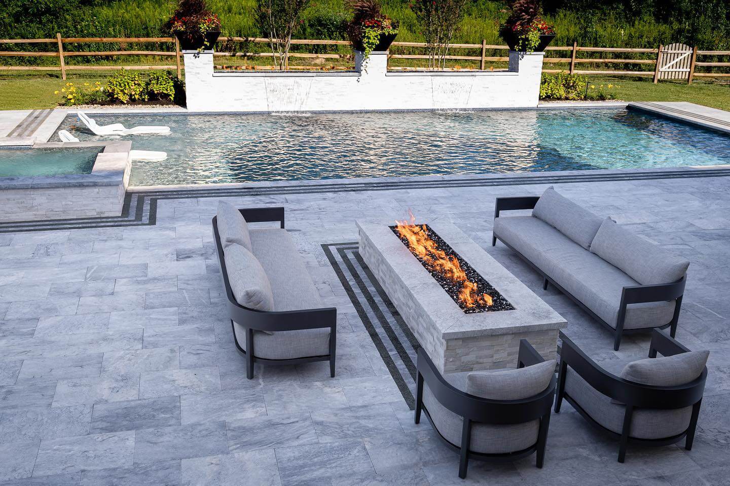 Backyard Fire Pit Ideas to Transform Your Outdoor Space 8