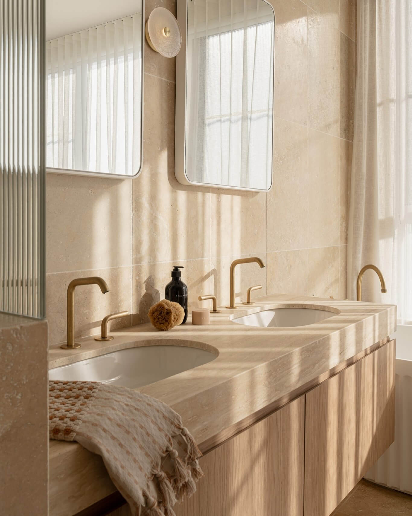 Transform Your Home with These Exquisite Luxury Bathroom Ideas 8