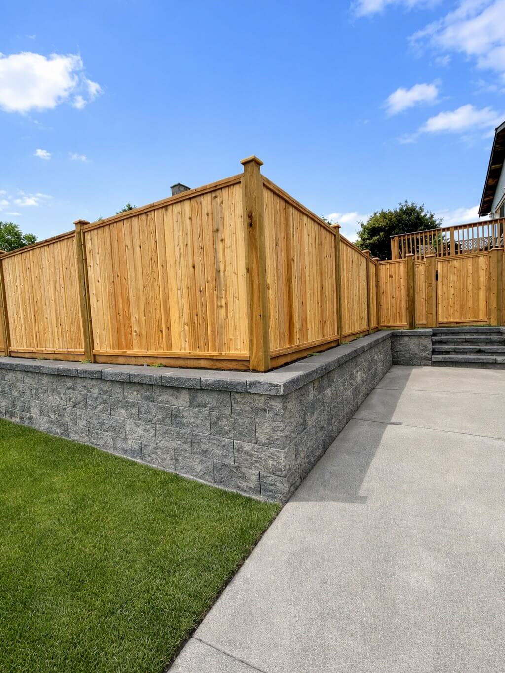 Creative Corner Fence Ideas to Elevate Your Outdoor Space 8