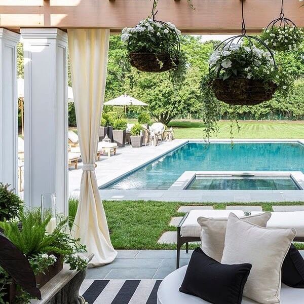 Inspiring Poolside Decorating Ideas to Transform Your Outdoor Space 8