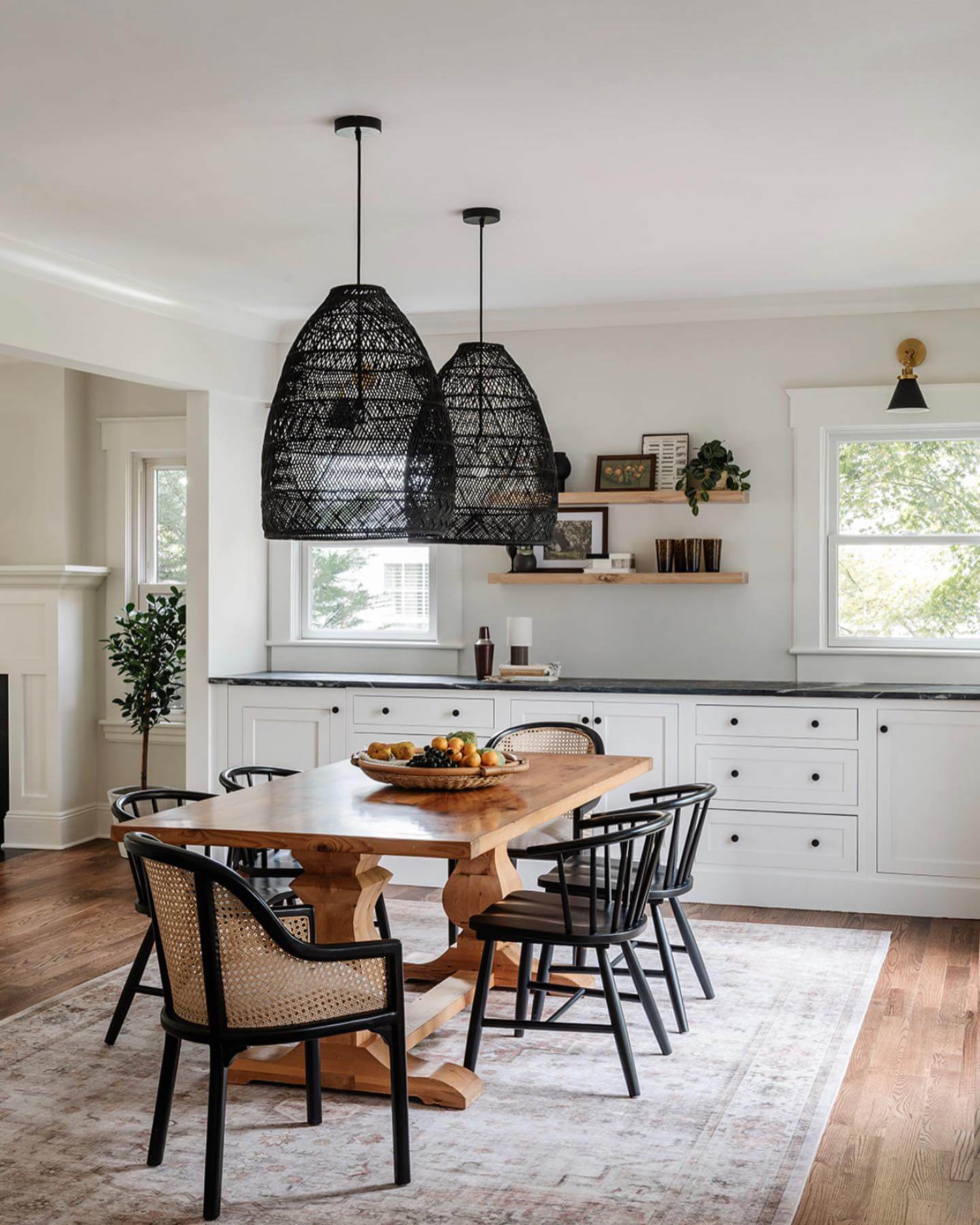 Cozy and Chic: Transform Your Kitchen with These Breakfast Nook Ideas 9
