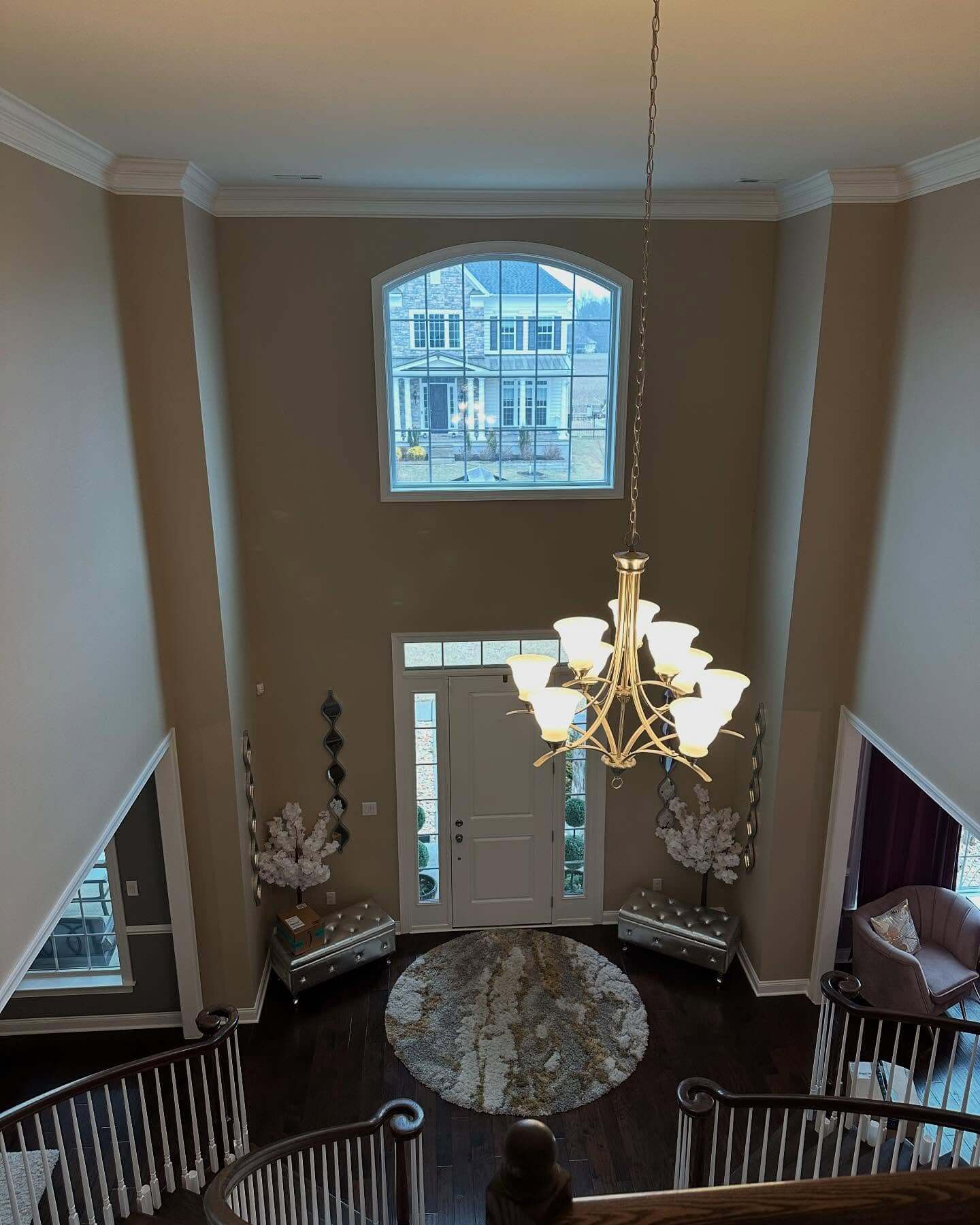 10 Stunning Foyer Paint Color Ideas to Transform Your Home's Entrance 9