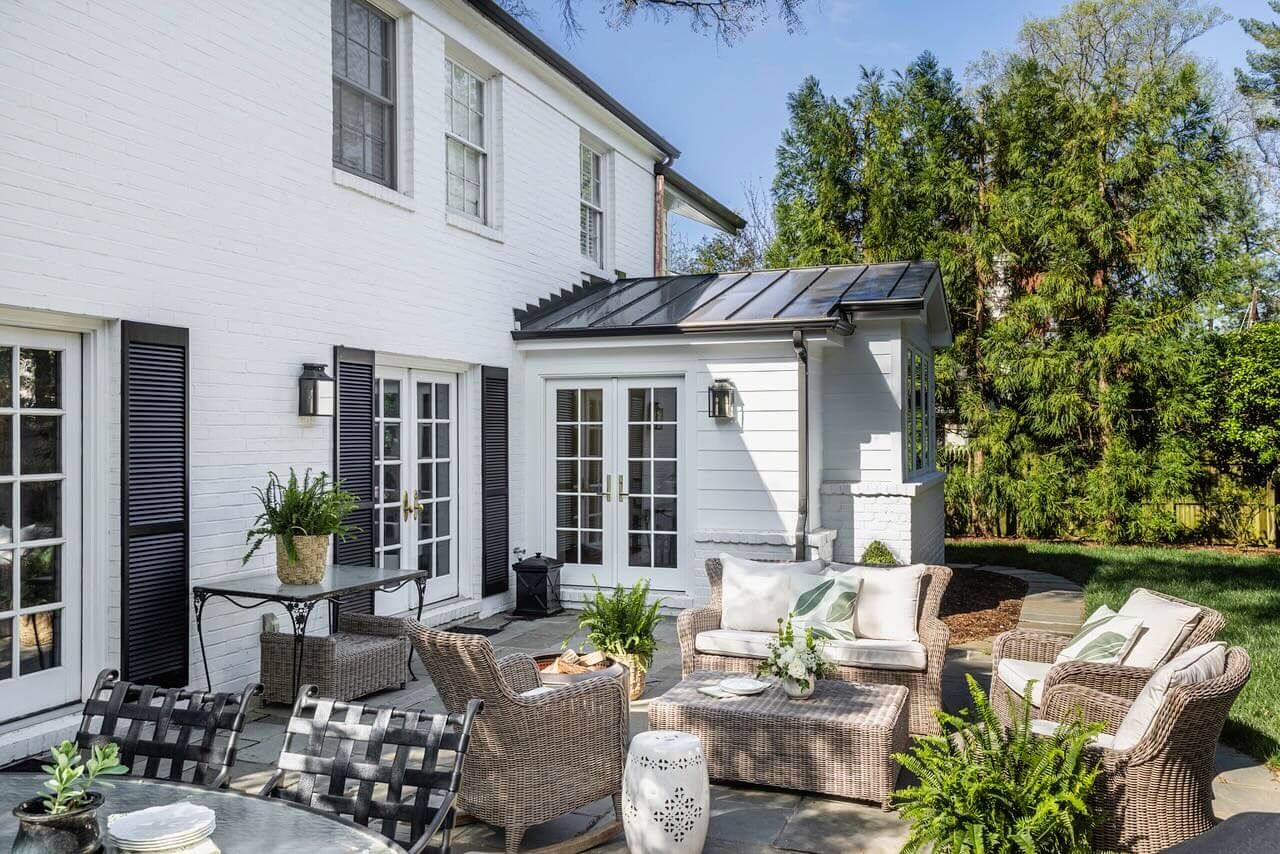 Transform Your Backyard: 10 Stunning Outdoor Living Design Ideas to Elevate Your Space 9