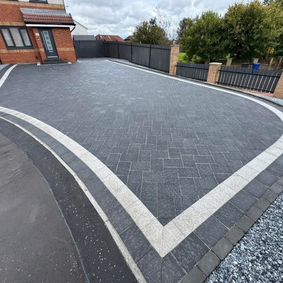 Transform Your Curb Appeal: Inexpensive Driveway Edging Ideas That Make a Big Impact 9