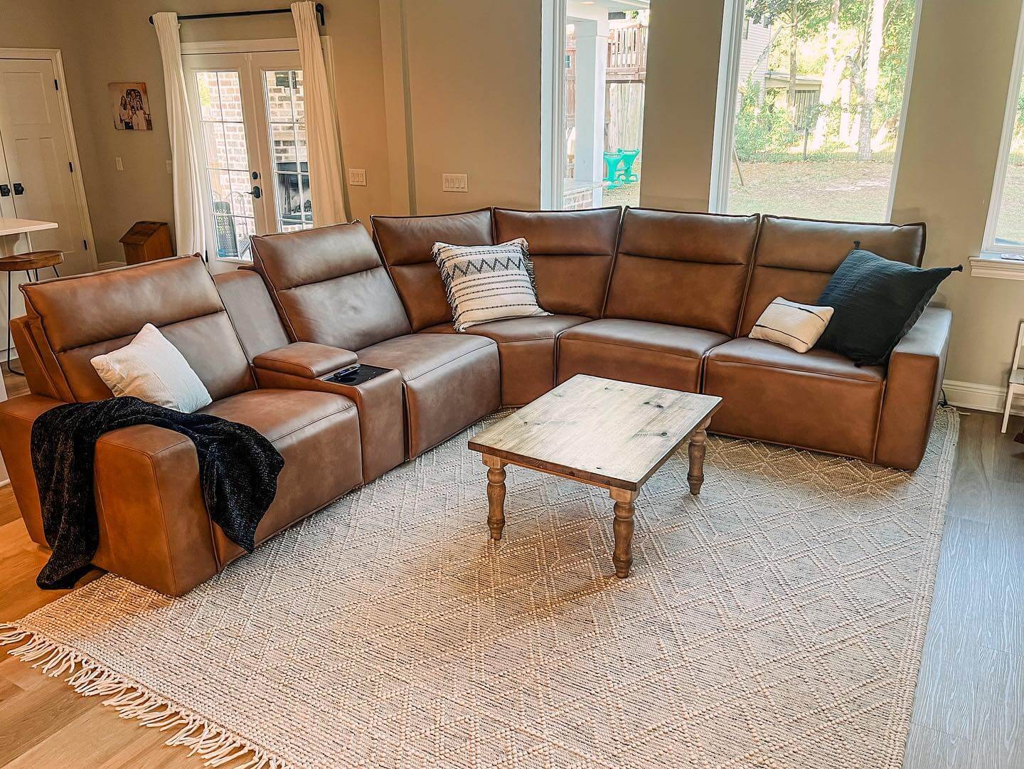 Farmhouse Rug Ideas to Elevate Your Cozy Home Décor 9